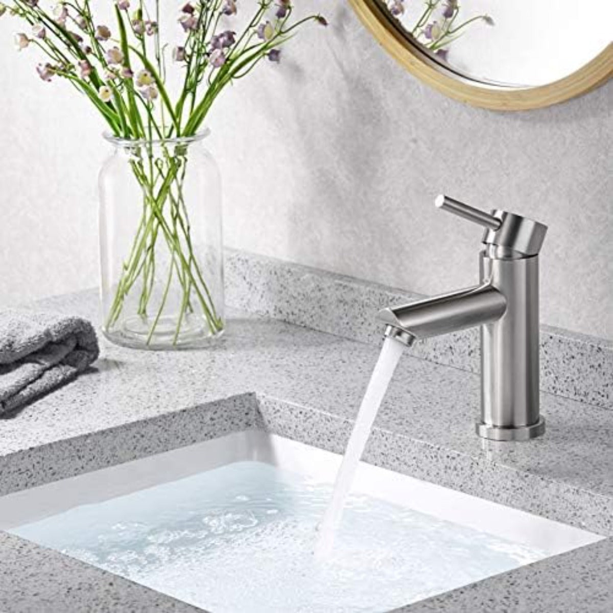 Single-hole bathroom faucet does not include 1.2GPM